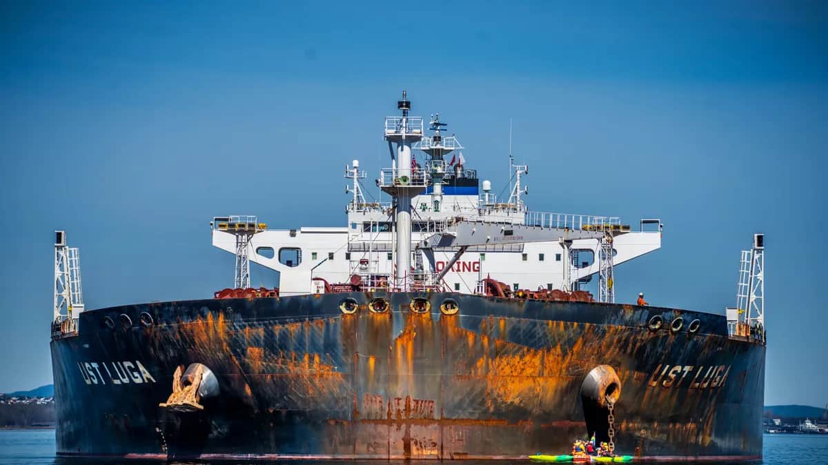 The Russian oil tanker Ust Luga sails through the territorial waters of Norway, 25 April 2022. Photo: EPA-EFE / OLE BERG-RUSTEN