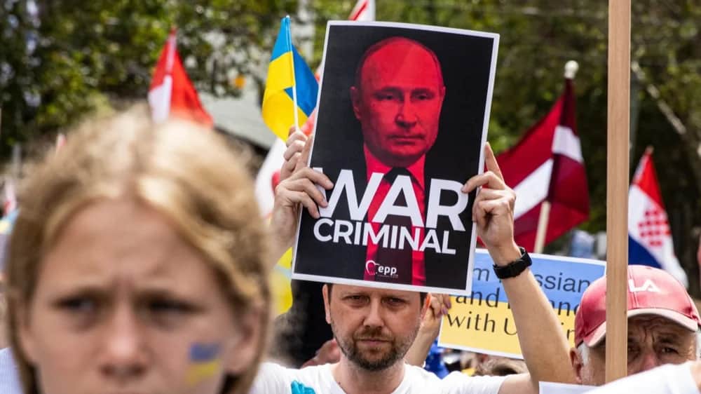 A rally against the war in Ukraine in Melbourne, Australia, 27 February 2022. Photo: EPA-EFE / DIEGO FEDELE