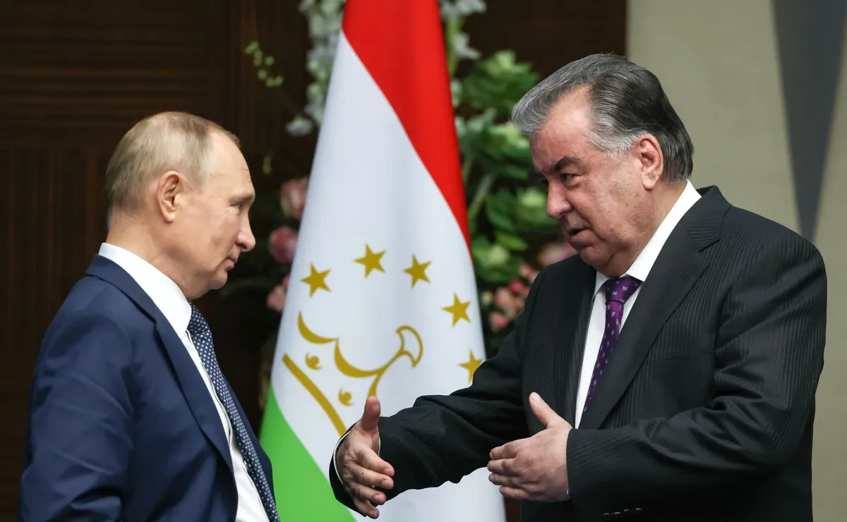 Владимир Путин и Эмомали Рахмон. Фотто: <a href="http://kremlin.ru/events/president/news/69591/photos/69208">Президент России</a>