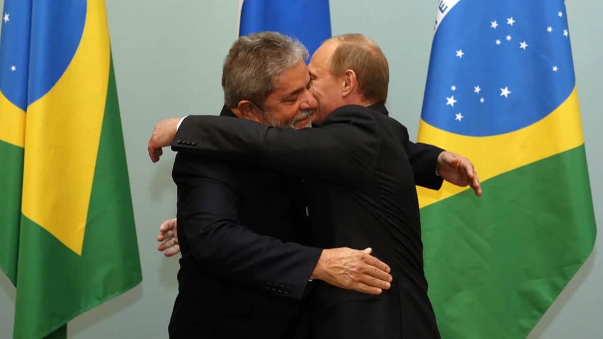 Владимир Путин с президентом Бразилии Луисом Инасиу Лулой да Силвой в Москве, Россия, 14 мая 2010 года. Фото: Сергей Ильницкий / EPA