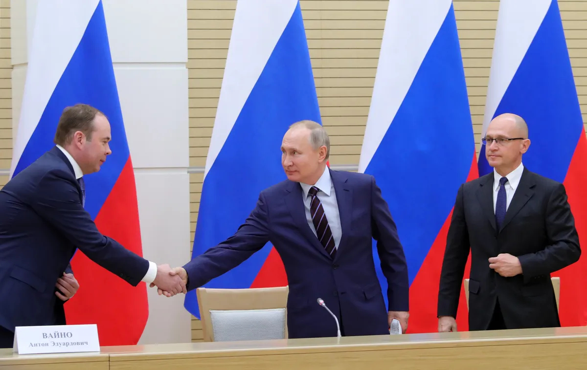 Антон Вайно, Владимир Путин и Сергей Кириенко. Фото: EPA-EFE/MICHAEL KLIMENTYEV 