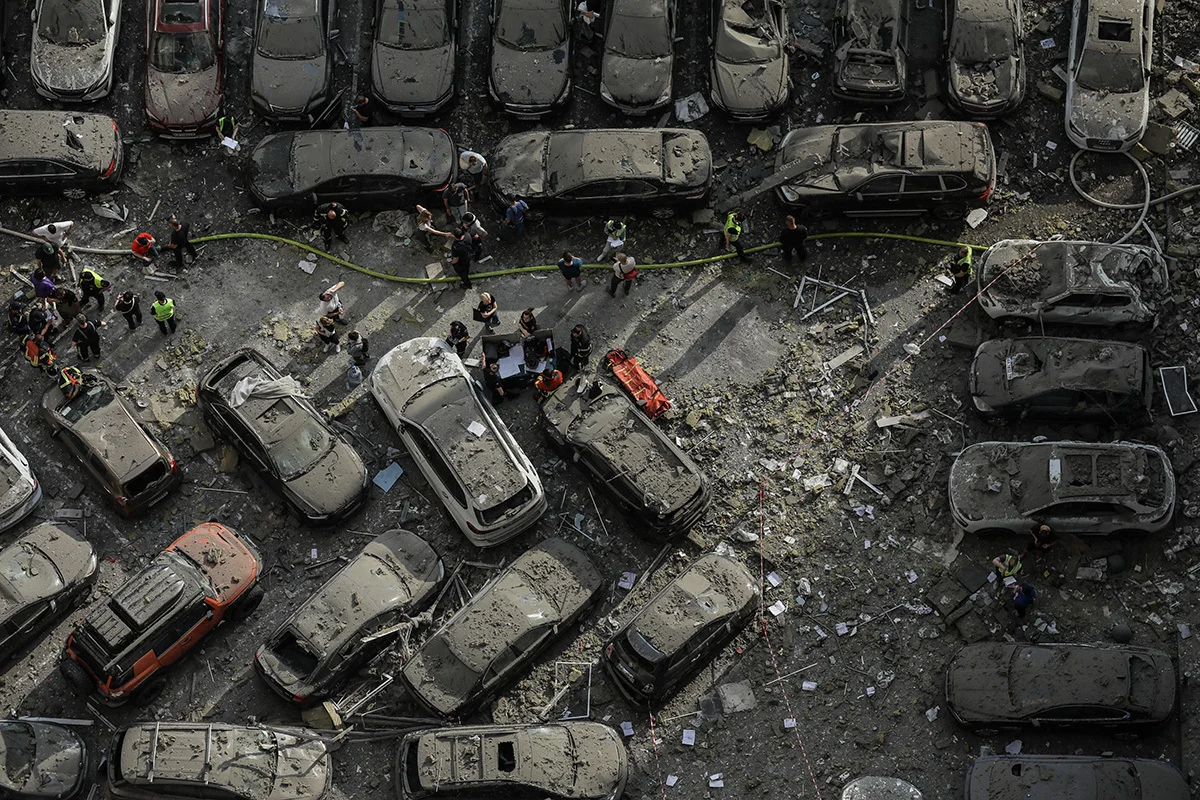 At least three people were killed by rocket fragments hitting a high-rise building in Kyiv on 24 June 2023 as Russia fired 43 missiles at the Ukrainian capital. All of them were shot down. Photo: EPA-EFE/OLEG PETRASYUK