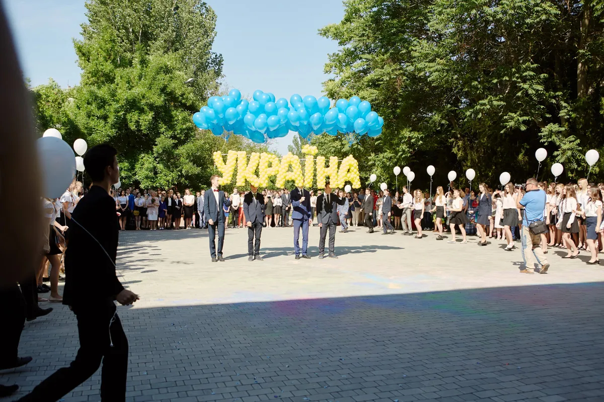 Последний звонок в школе №30. Херсоне, 2018 г .Фото: <a href="https://30.ks.ua/home/foto">сайт школы</a>