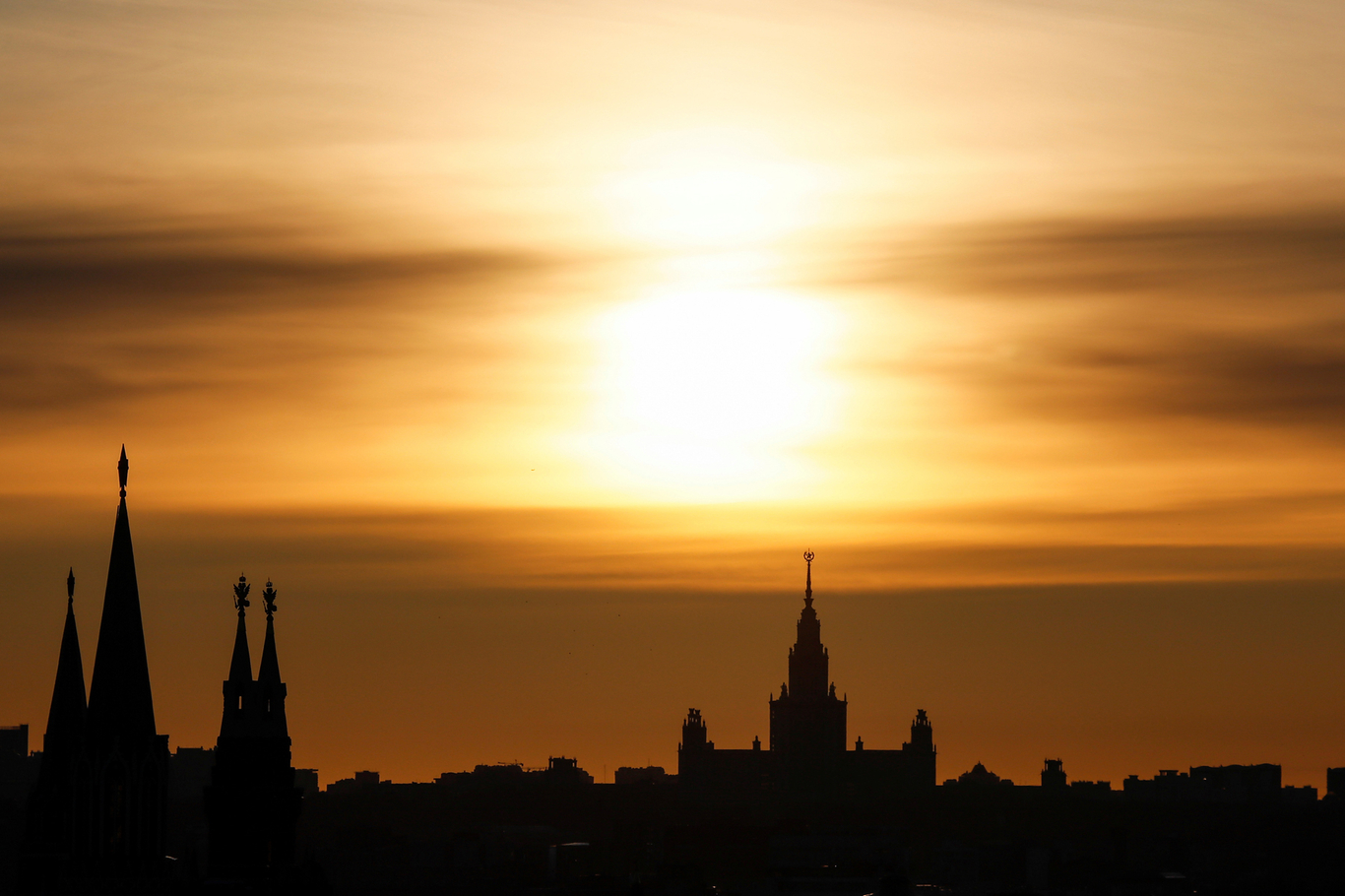 Закат солнца над Москвой, 9 января 2018 года. Фото: Максим Шеметов / Reuters / Scanpix / LETA