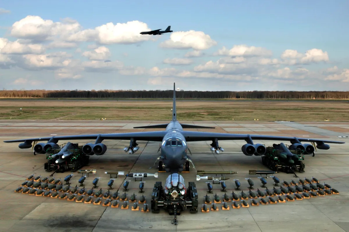 Boeing B-52H с оружием, Barksdale Air Force Base. Фото: <a href="https://commons.wikimedia.org/w/index.php?curid=611530">Wikimedia Commons</a>