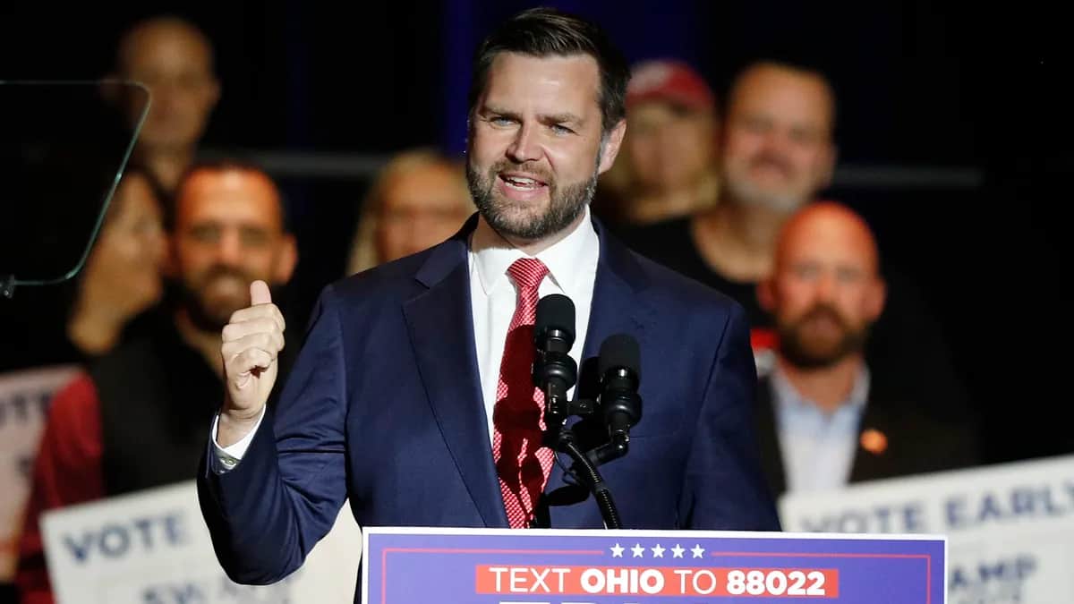 US Republican vice presidential candidate J.D. Vance campaigns in Middletown, Ohio. Photo: EPA-EFE/DAVID MAXWELL