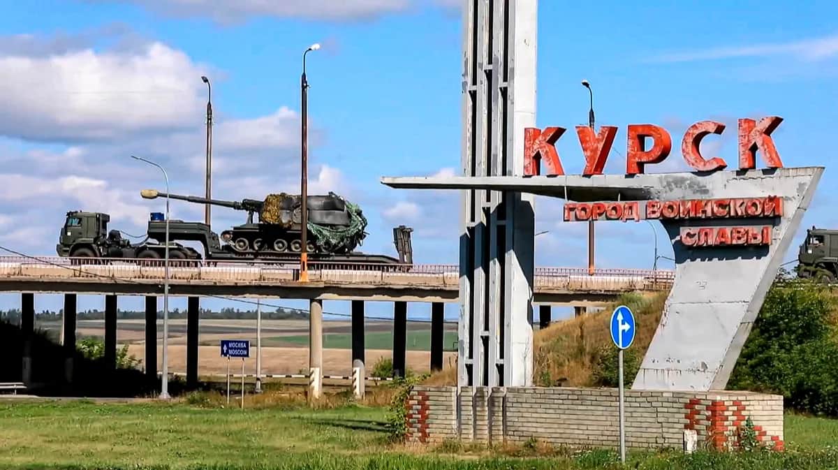Колонна военных движется по направлению города Суджа в Курской области, Россия, 9 августа 2024 года. Фото: Министерство Обороны РФ / AP / Scanpix / LETA