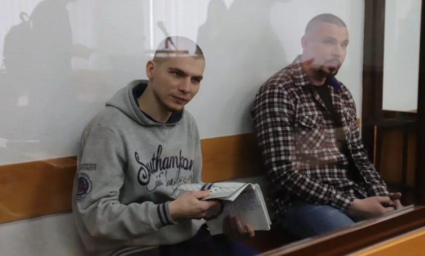Роман Насрыев и Алексей Нуриев в зале суда. Фото: соцсети