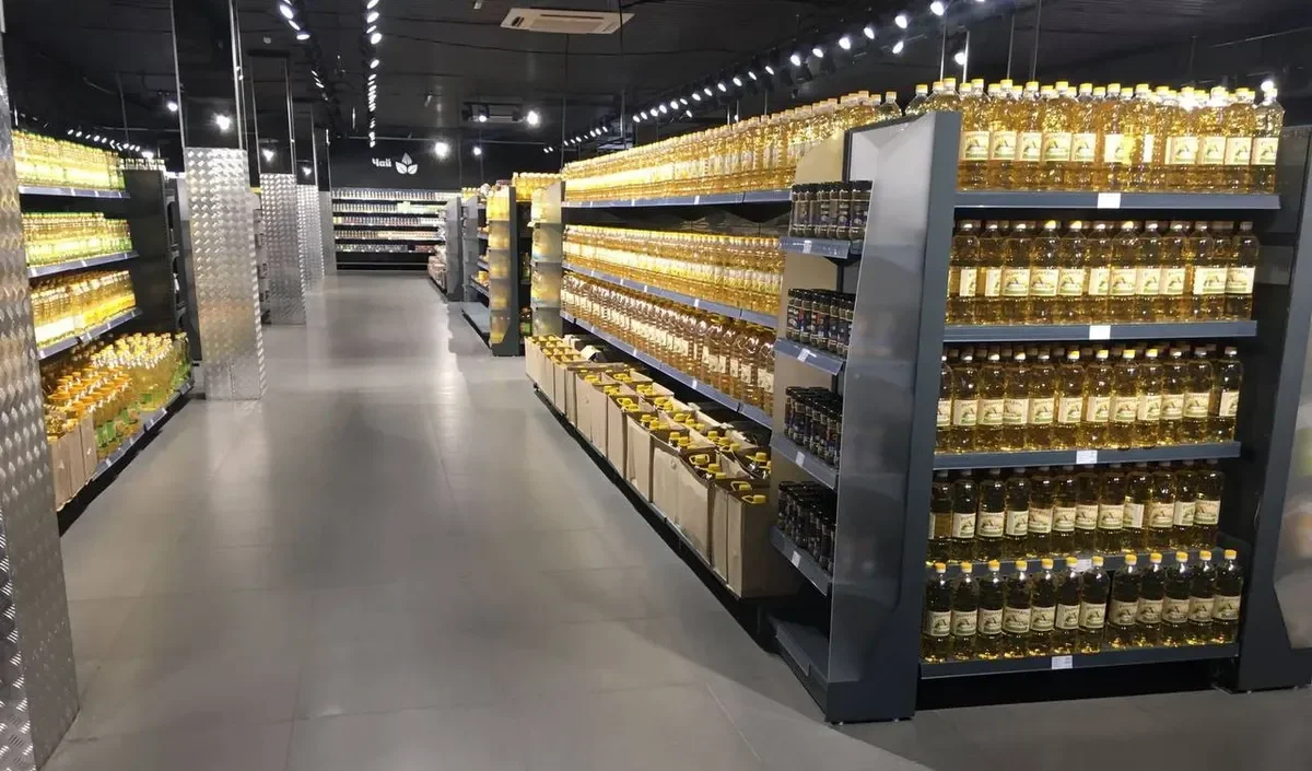 Vegetable oil shelves on the second floor of the supermarket. Photo: Sonia Mustaeva