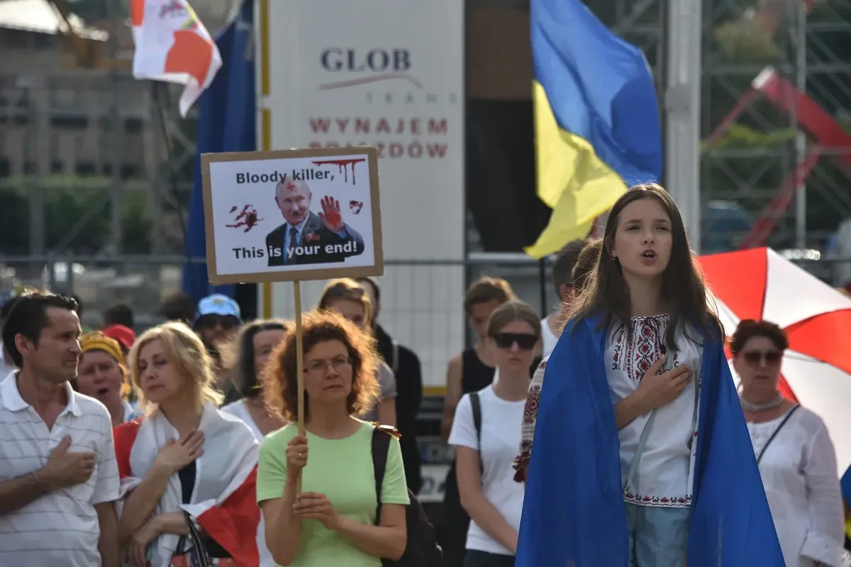 Demonstrations in support of Ukraine held each Monday on Cathedral Square in Vilnius. Photo by Vasily Maksimov, exclusively for Novaya Gazeta. Europe