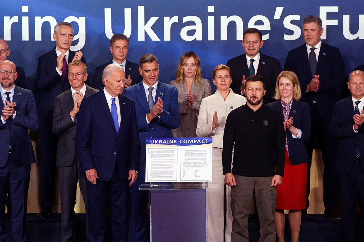 Президент США Джо Байден и президент Украины Владимир Зеленский на саммите Организации Североатлантического договора (НАТО) в Вашингтоне, округ Колумбия, США, 11 июля 2024. Фото: Will Oliver / EPA-EFE