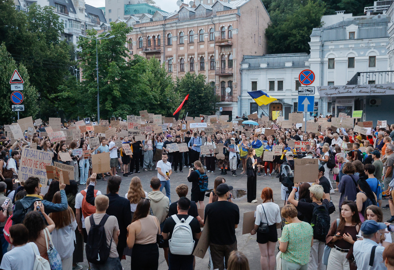 Акция протеста против ограничения автономии украинских антикоррупционных органов в Киеве, Украина, 25 июля 2025 года. Фото: Sergey Dolzhenko / EPA
