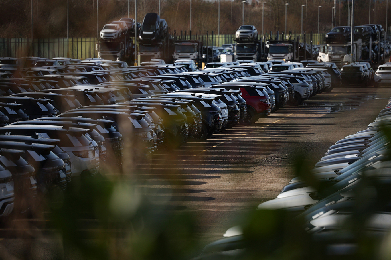 Новые автомобили на заводе Jaguar Land Rover в Хейлвуде в Ливерпуле, Великобритания, 25 февраля 2025 года. Фото: Adam Vaughan / EPA