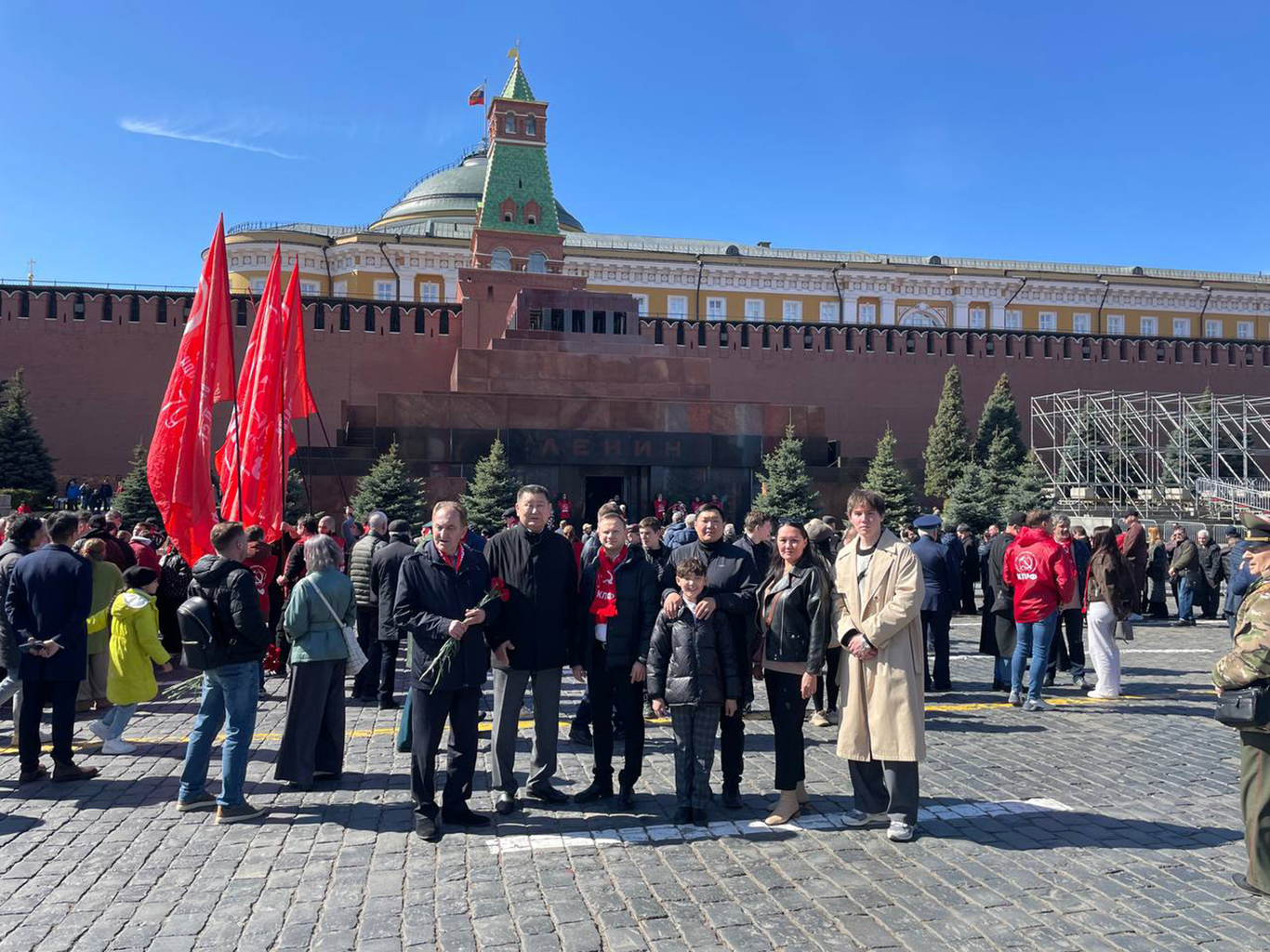 Вячеслав Мархаев на Красной площади во время возложения цветов к Мавзолею В.И. Ленина. Фото: Telegram / Вячеслав Мархаев