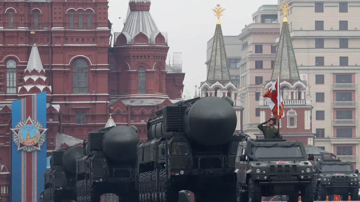<div><span id="i75nknhhl">Russian strategic nuclear missiles on display during Russia’s annual Victory Day parade on Moscow’s Red Square, 9 May 2012. Photo: EPA / Yuri Kochetkov</span></div>