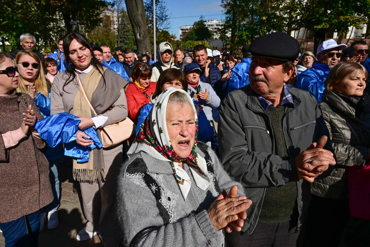 Сторонники Ренато Усатого на предвыборном митинге в Кишиневе, 18 октября 2024 года. Фото: Daniel Mihailescu / AFP / Scanpix / LETA