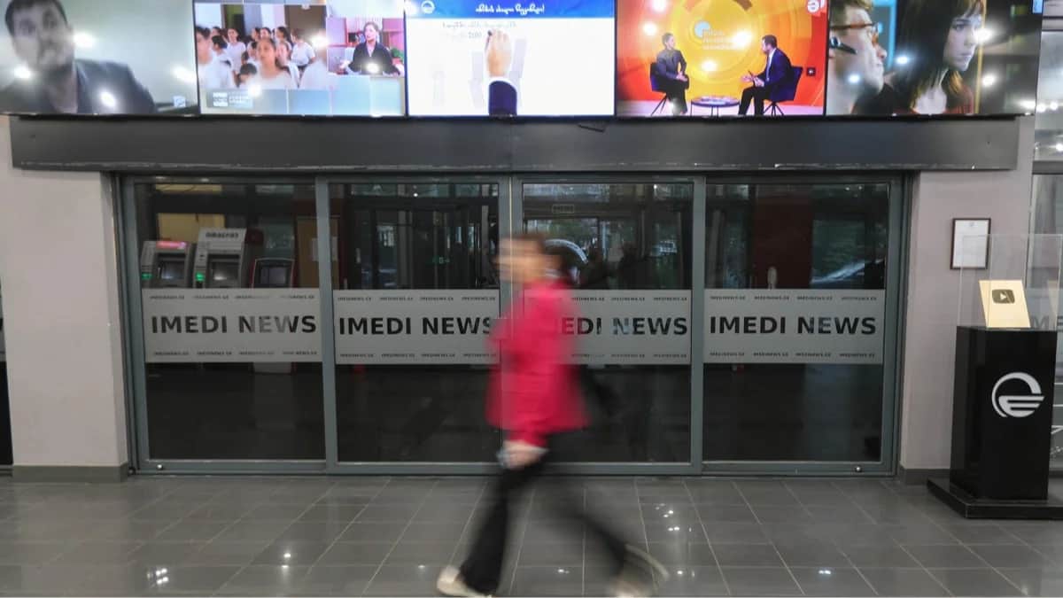 Вход в офис телекомпании «Имеди», Тбилиси, Грузия, 27 февраля 2026 года. Фото: Irakli Gedenidze / Reuters / Scanpix / LETA