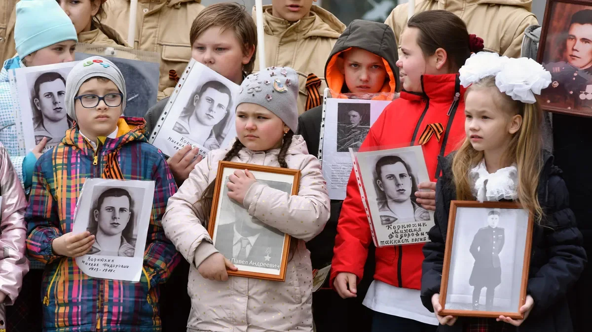 Pupils at a school parade with portraits of relatives who fought in the Great Patriotic War, Leningrad region, northwestern Russia, 4 May 2023. Photo: Andrey Bok / Kommersant / Sipa USA / Vida Press