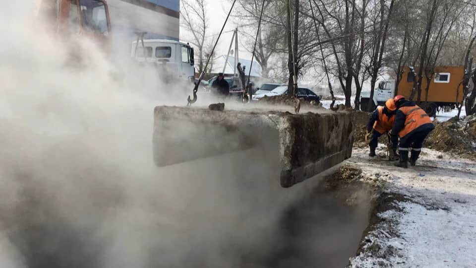 Ликвидация коммунальной аварии в Абакане. Фото: ВКонтакте