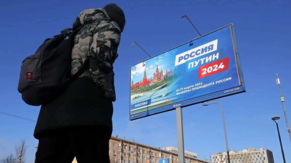 Билборд в Москве с призывом голосовать за Путина на выборах, 22 января 2024 года. Фото: Максим Шипенков / EPA-EFE