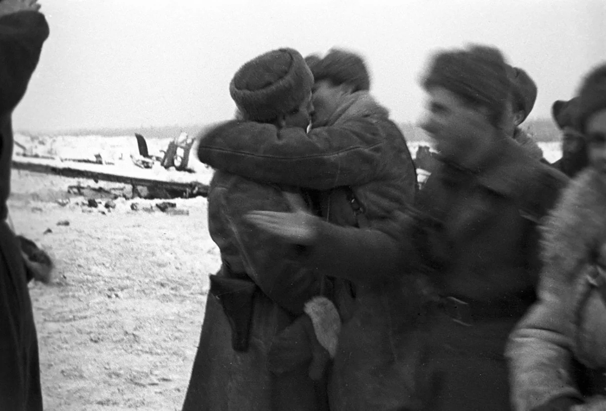 Встреча воинов 2-й ударной и 67-й армий, 18 января 1943 года. Фото: Дмитрий Козлов / Wikimedia
