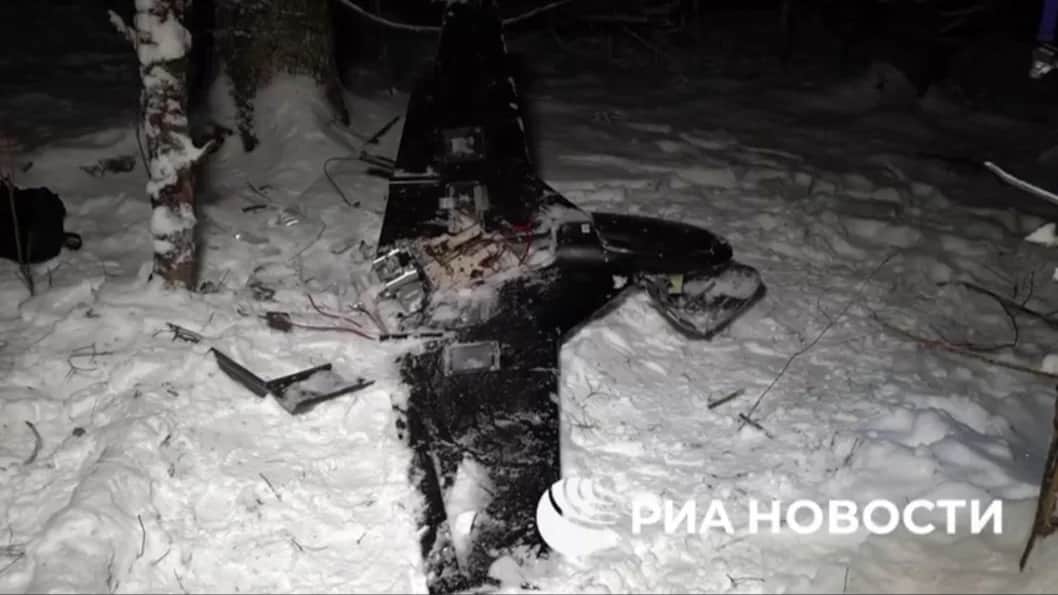 Кадры обломков беспилотника, который якобы пытался атаковать резиденцию Путина на Валдае. Фото: Минобороны