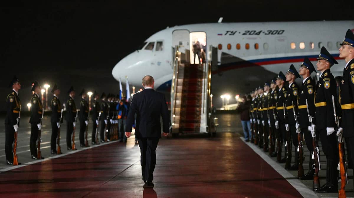 Владимир Путин встречает освобожденных российских граждан в международном аэропорту Внуково в Москве, 1 августа 2024 года. Фото: Кирилл Зыков / Спутник / Kremlin / EPA-EFE