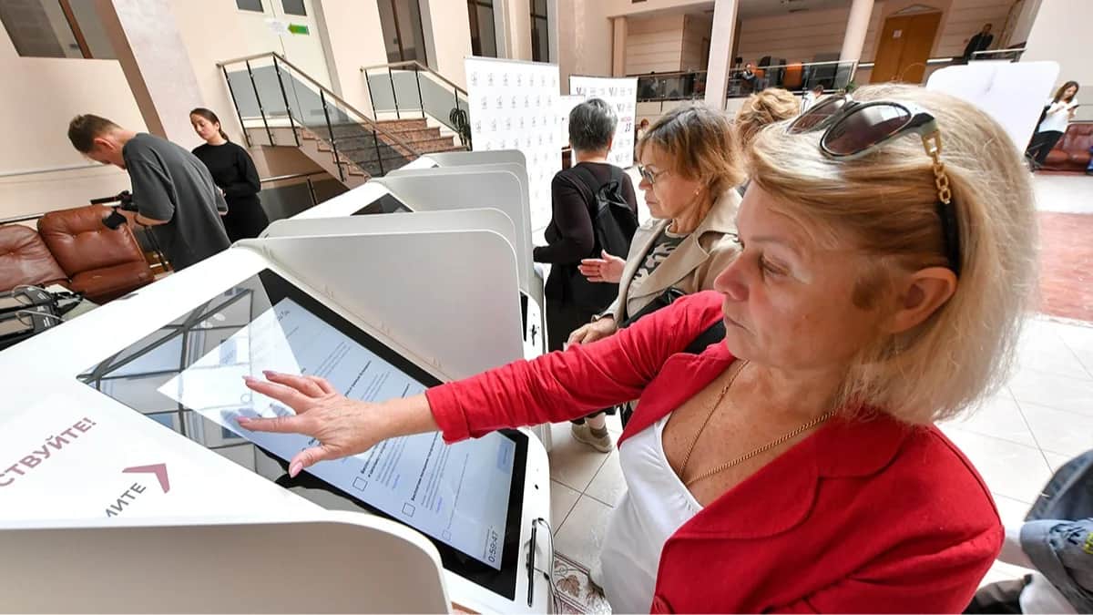 Тестирование системы ДЭГ на столичных избирательных участках, 25 августа 2023 года. Фото: Сергей Киселев / Агентство «Москва»