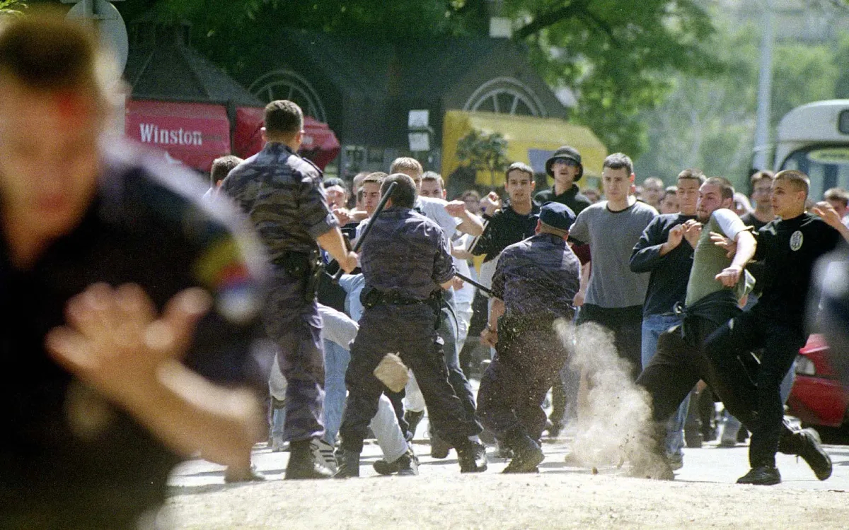 Протесты в Белграде, 2001 год. Фото: <a href="https://prajd.rs/">Beograd Prajd</a>