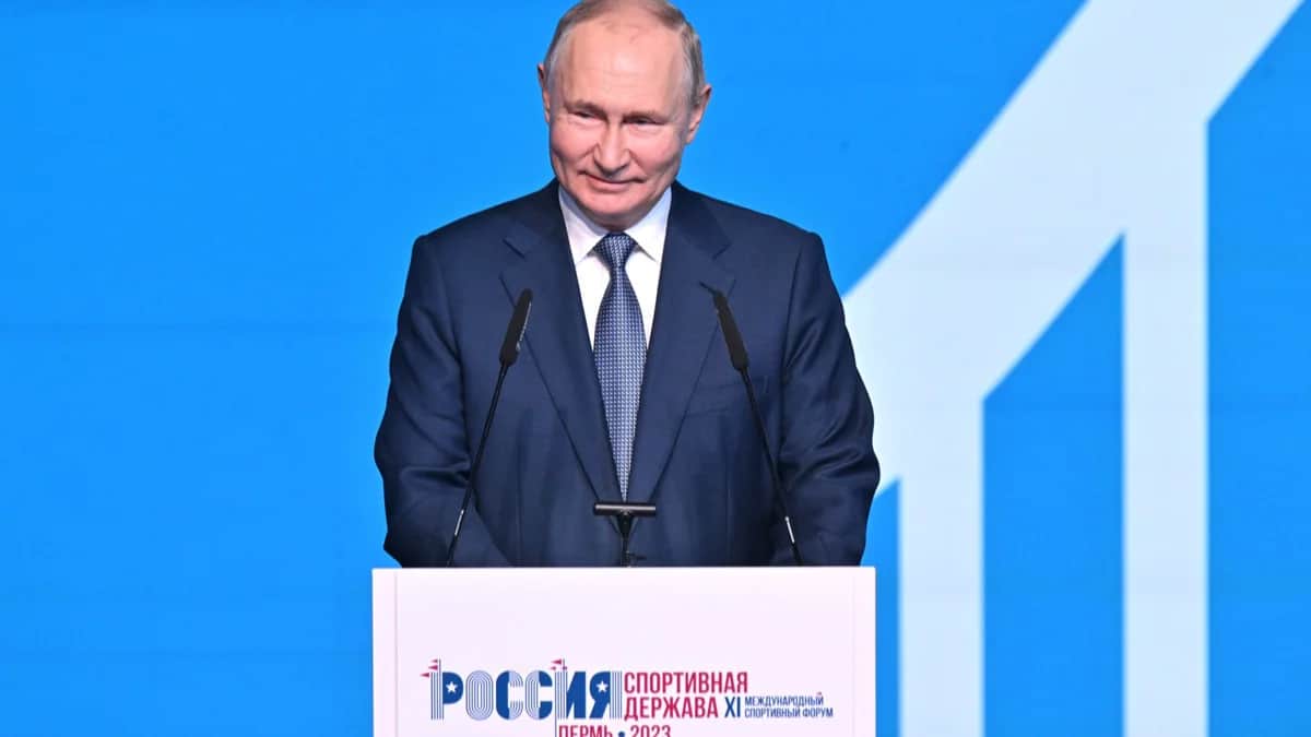 Путин в ходе выступления на пленарном заседании XI Международного спортивного форума «Россия – спортивная держава». Фото: Евгений Биятов / РИА «Новости» /&nbsp;<a target="_blank" data-stringify-link="http://Kremlin.ru" data-sk="tooltip_parent" href="http://kremlin.ru/" rel="noopener noreferrer">Kremlin.ru</a>