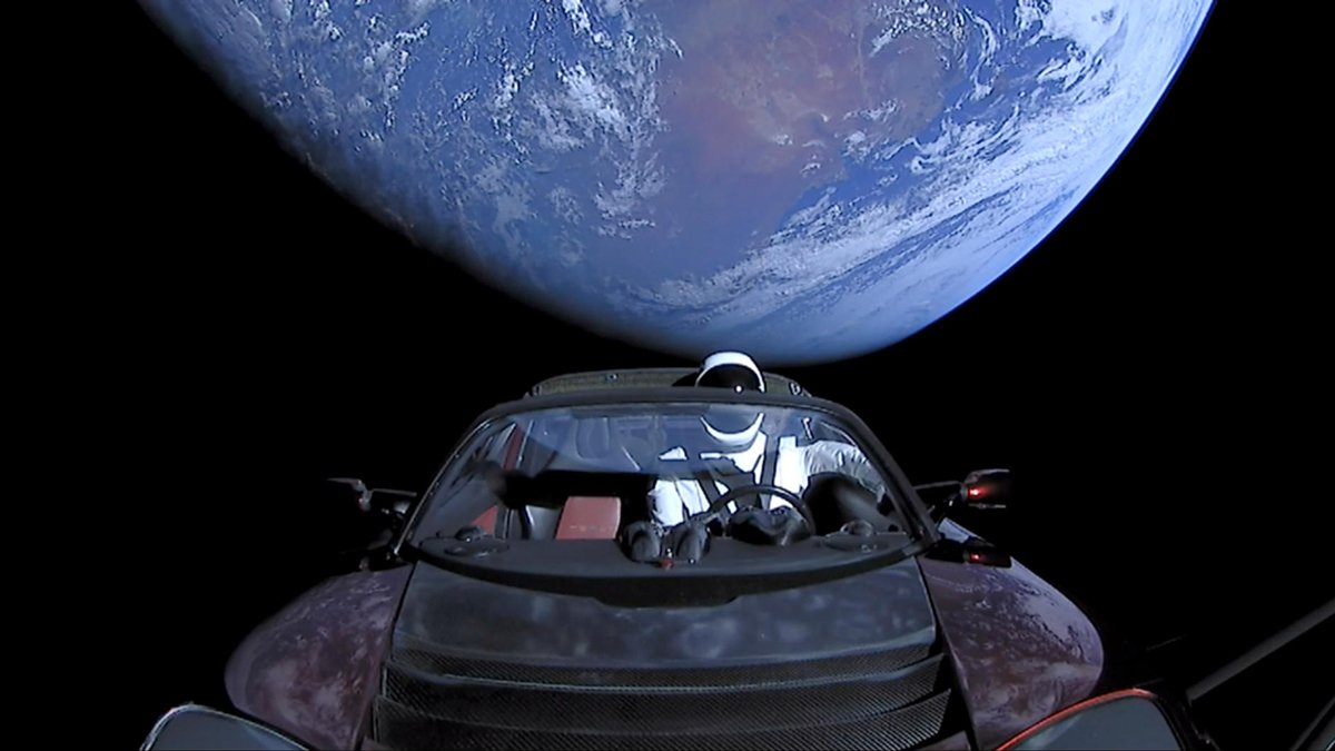 Tesla Roadster Илона Маска в космосе после запуска ракеты Falcon Heavy, 6 февраля 2018 года. Фото: PR images / Alamy / Vida Press