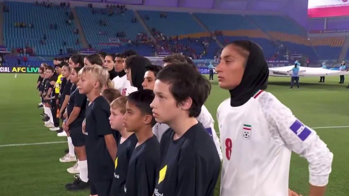 Иранских футболисток, отказавшихся петь гимн, на родине назвали «предательницами»