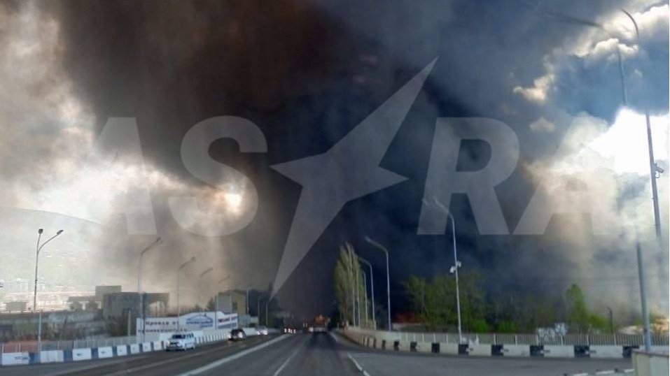 Порт Туапсе, вероятно, приостановил работу. Пожар на местном НПЗ не могут потушить уже четвертый день