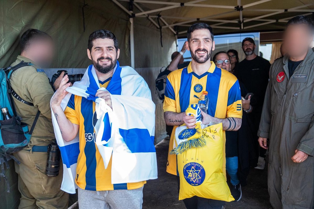 Освобождённые заложники Гали и Зив Берман после возвращения из плена 13 октября 2025 года. Фото: Israel GPO / UPI / Shutterstock / Rex Features / Vida Press