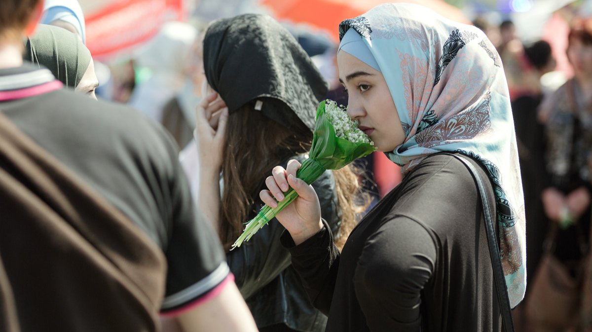 «Надеваем платки и полоски»