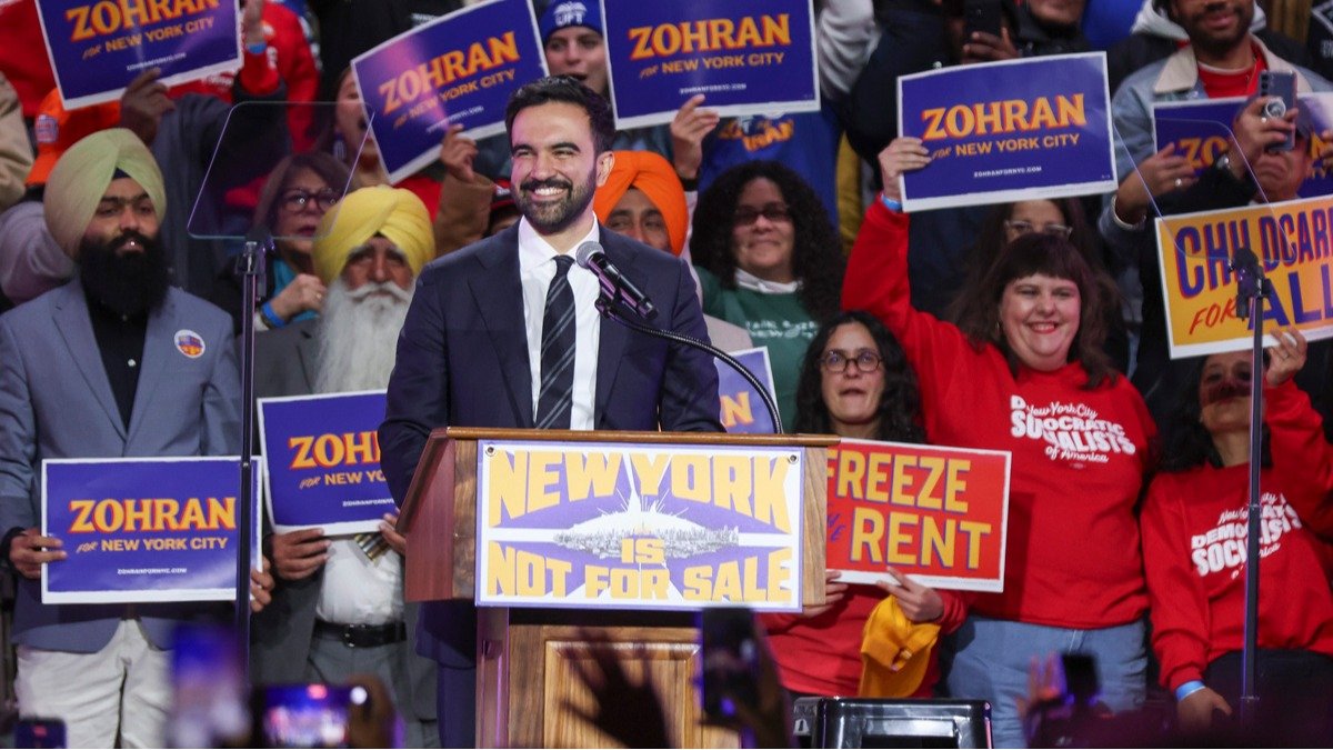 Зохран Мамдани — кандидат на пост мэра Нью-Йорка. За ним и его кампанией следят даже за пределами США