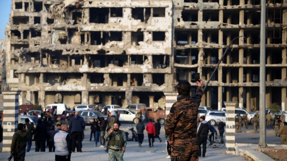 В Сирии свергли правительство Башара Асада. Он уехал из страны