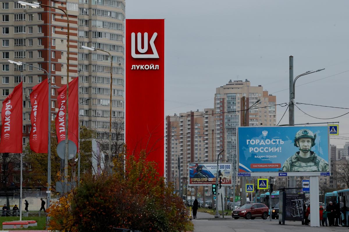 A Lukoil petrol station in St. Petersburg, Russia, 23 October 2025. Photo: EPA / Anatoly Maltsev