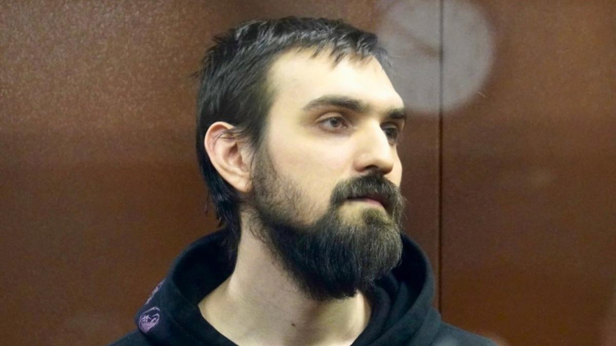 Стендап-комика Артемия Останина приговорили к пяти годам и девяти месяцам колонии за шутки про инвалида и Иисуса