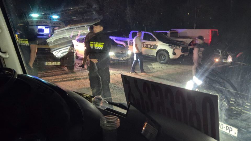 Эвакуированные из подвалов Верхнего Ларса украинцы пожаловались, что пограничники применяли против них силу и не давали еду