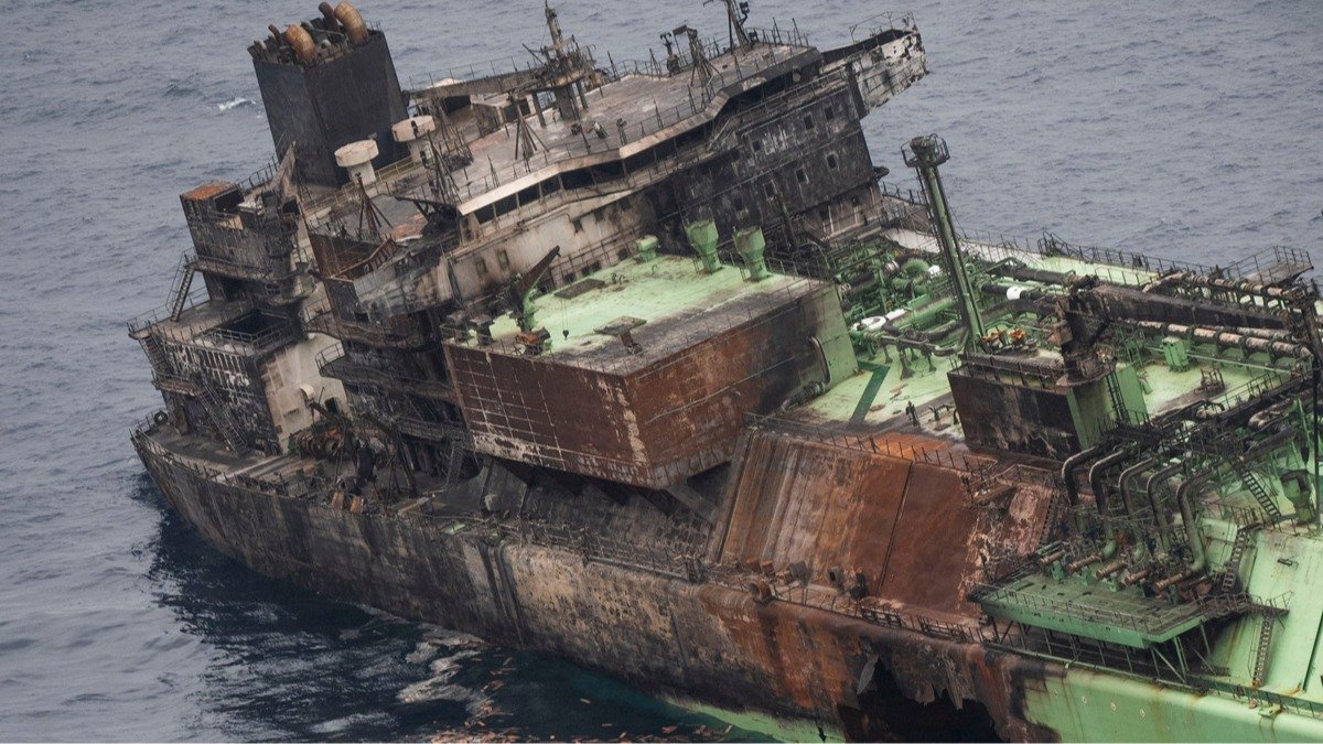 Брошенный российский танкер дрейфует в Средиземном море