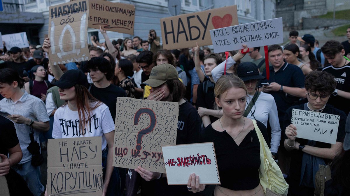 Зеленского пугают Майданом?